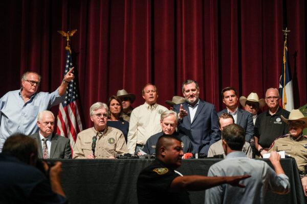 Mayor of Uvalde Don McLaughlin (back-left) tells Beto O’Rourke (front-right) to leave as the latter disrupts a press conference held by Texas Gov. Greg Abbott and federal, state, and local officials a day after a mass shooting at an elementary school, in Uvalde, Texas, on May 24, 2022. (Charlotte Cuthbertson/The Epoch Times)