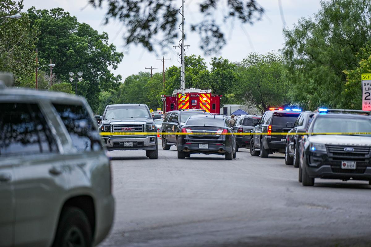 Police Waited to Enter Texas School as Shooter Opened Fire: Witnesses