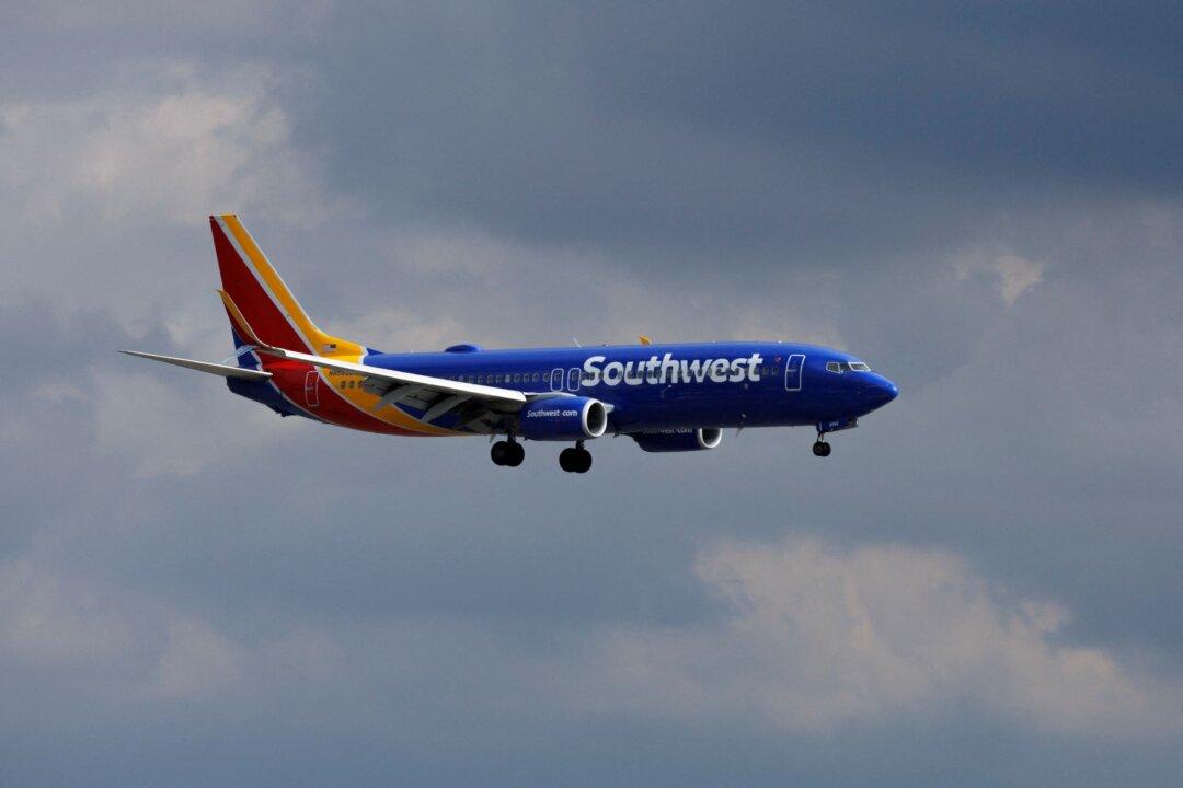 Southwest, JetBlue Give Upbeat Revenue Outlooks Despite Inflation Worries