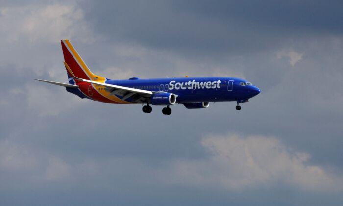 Southwest, JetBlue Give Upbeat Revenue Outlooks Despite Inflation Worries