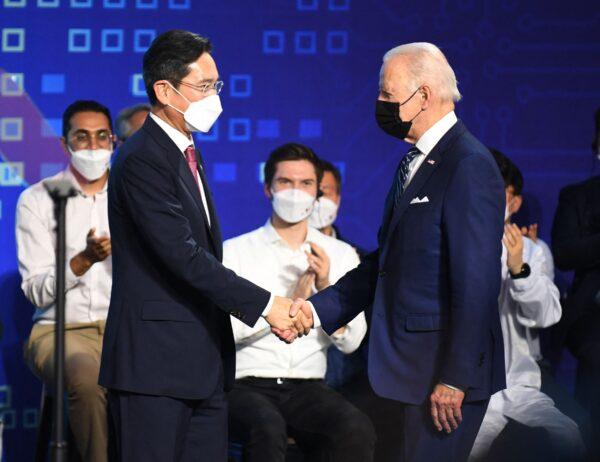 U.S. President Joe Biden shakes hands with Samsung Electronics Co. Vice Chairman Lee Jae-yong after a press conference at the Samsung Electronic Pyeongtaek Campus in Pyeongtaek on May 20, 2022. (Kim Min-hee/Pool/AFP via Getty Images)