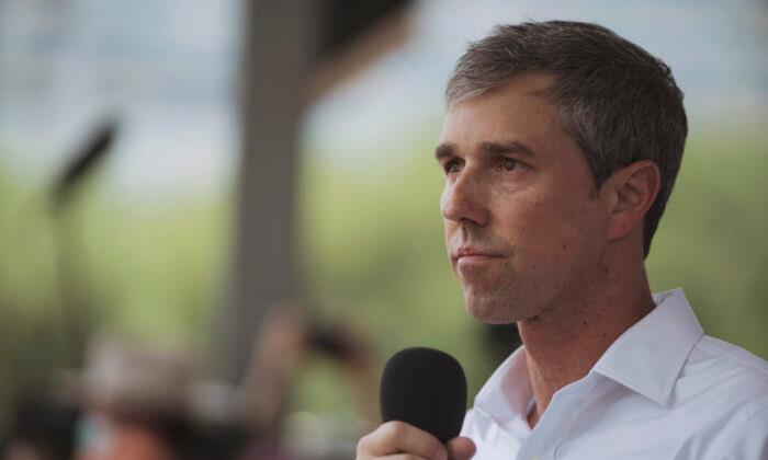 Beto O’Rourke Pushes for Gun Control Laws, Takes Aim at Gov. Greg Abbott in Dallas Town Hall