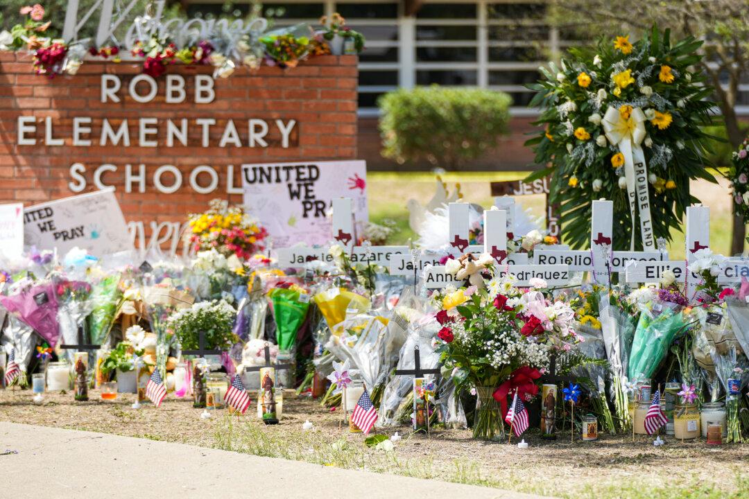 Police Officers Chose Not to Shoot Texas Gunman: Deputy
