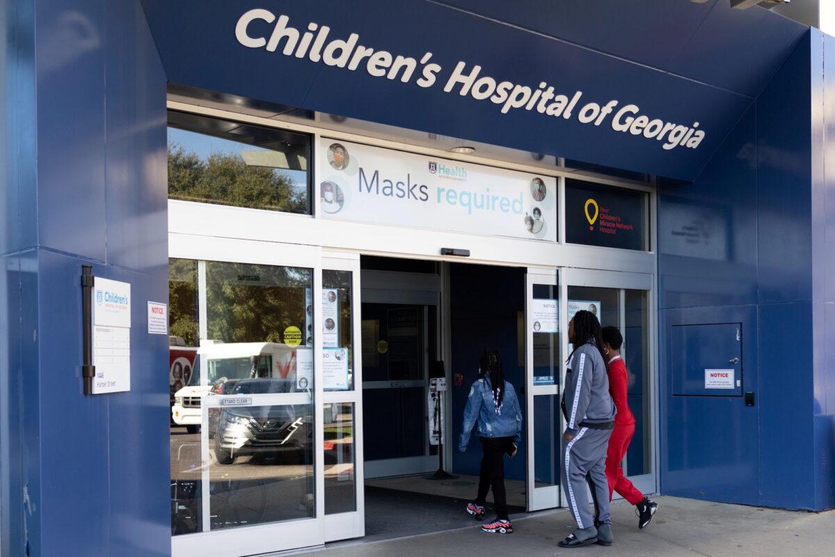 People walk into the Children's Hospital of Georgia in Augusta, Ga., on Jan. 14, 2022. (Hannah Beier/Reuters)
