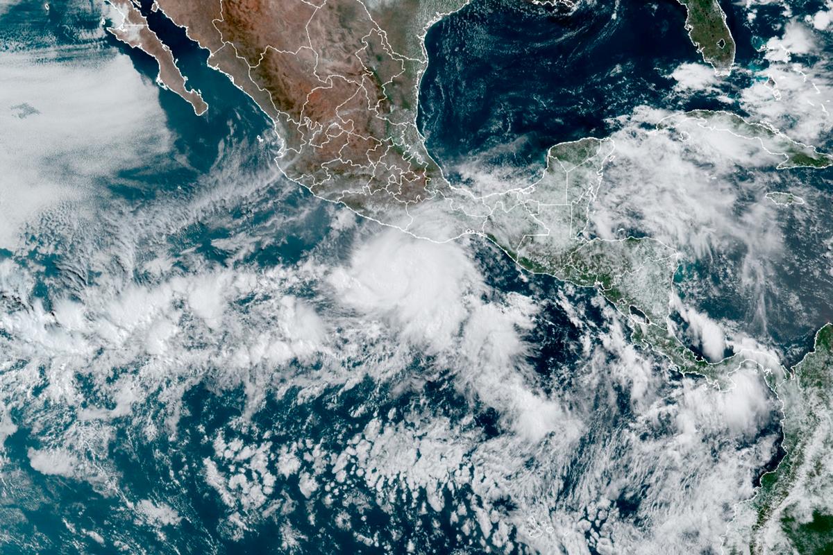 First Hurricane of 2022, Agatha Heads for Mexico Tourist Towns