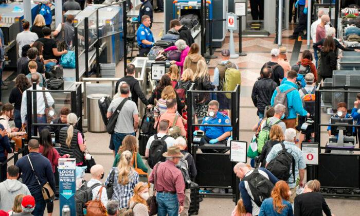 Flight Cancellations Pile Up on Busy Memorial Day Weekend