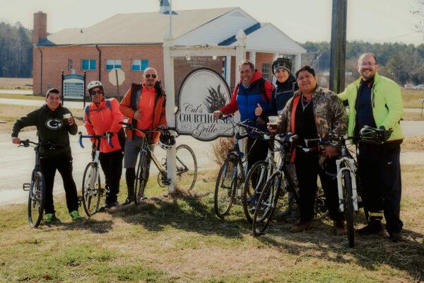 Cycling enthusiasts stop by Cul’s Courthouse Grille before journeying further. (Courtesy of Virginia Capital Trail Foundation)