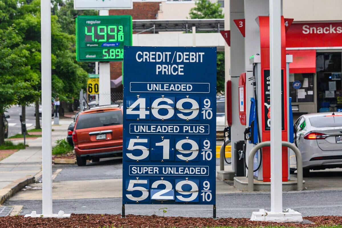  Gasoline prices posted at a gas station in Washington on May 26, 2022. (Nicholas Kamm/AFP via Getty Images)