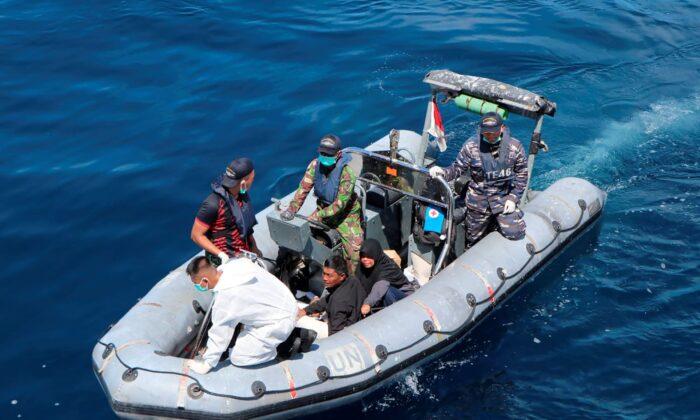 Indonesian Fishermen Rescue 10 More Survivors of Sunken Boat