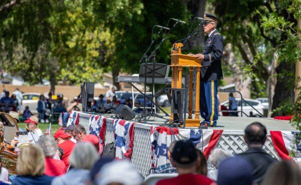 Chief Warrant Officer Tom Murphy of the United States Army speaks at a Memorial Day Service at Fairhaven Memorial Park in Santa Ana, Calif., on May 30, 2022. (John Fredricks/The Epoch Times)