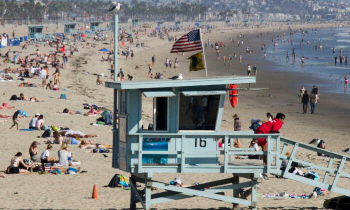 Los Angeles Beach Lifeguards Getting Big Bucks, Plush Retirement Benefits