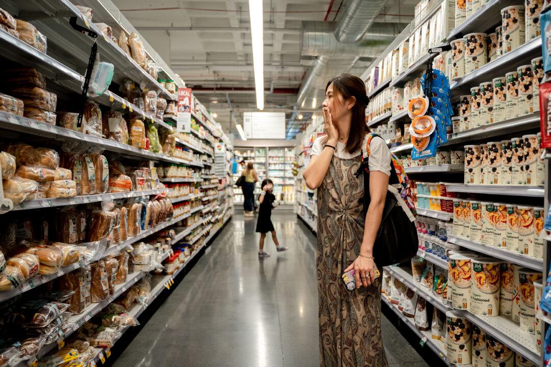 More US Households Say They Are Worse Off Than a Year Ago: New York Fed