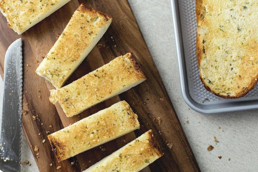 How to Make Garlic Bread