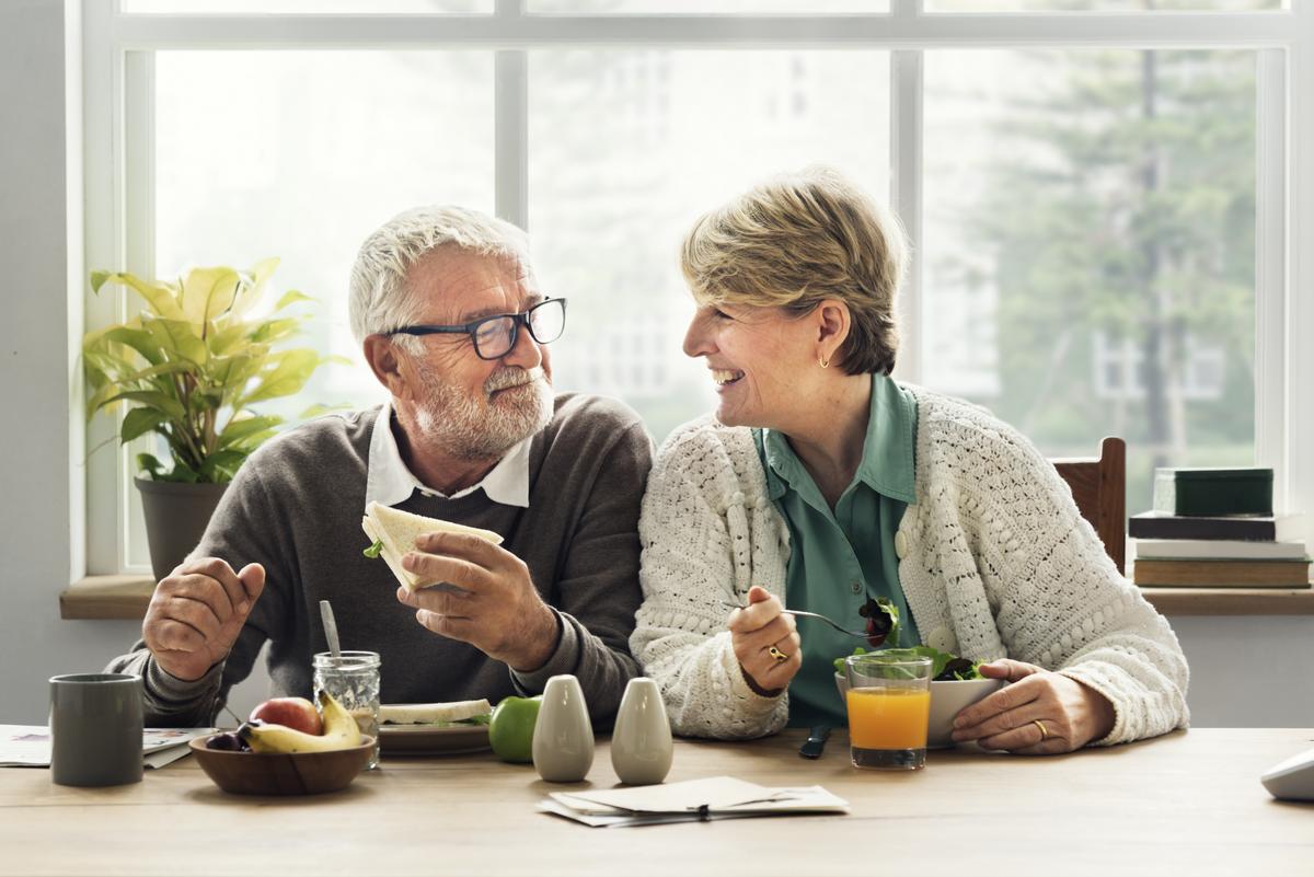 happy old couple are eating their breakfast at home. House, Senior, Couple, real estate, mortgage. (Rawpixel.com/ShutterStock)