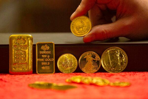 Examples of gold bullion are on show at Merrion vaults in Dublin on January 7, 2019. (PAUL FAITH/AFP via Getty Images)