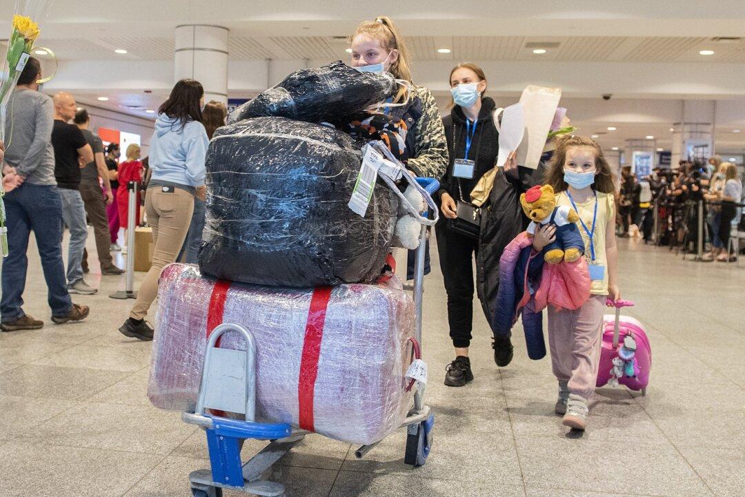 Ukrainians Who’ve Fled to Canada Can Now Apply for Government Income Support