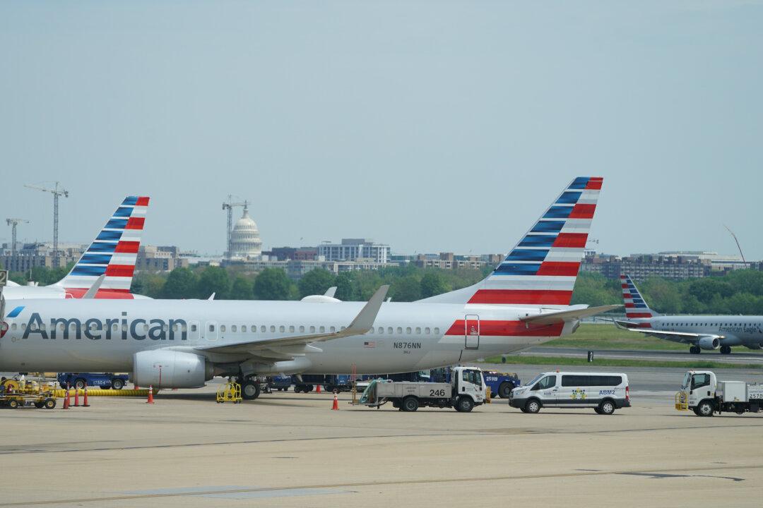 American Airlines Fuel Cost Warning Eclipses Upbeat Revenue Forecast, Shares Fall