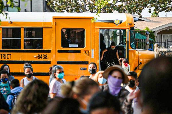  Students and parents arrive masked for the first day of the school year at Grant Elementary School in Los Angeles on Aug. 16, 2021. (Robyn Beck/AFP via Getty Images)