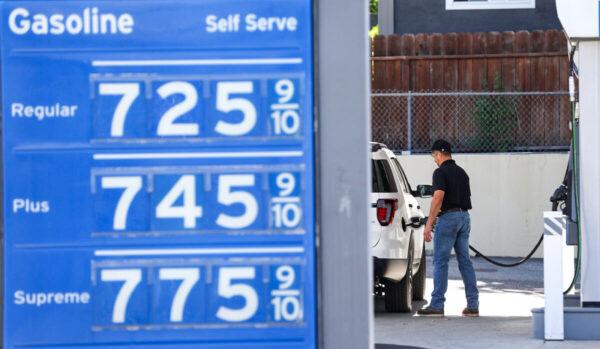 Gas prices of more than $7 per gallon displayed at a Chevron gas station in Menlo Park, Calif., on May 25, 2022. (Justin Sullivan/Getty Images)