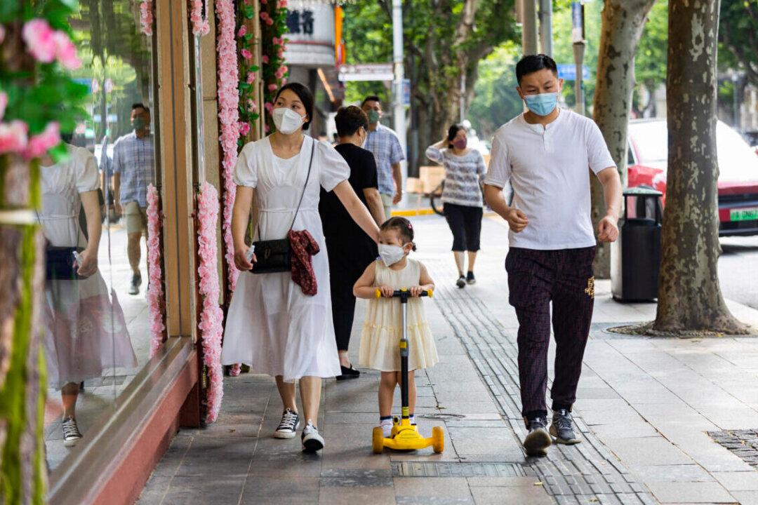 Shanghai Lifts Lockdown After 9 Weeks, but Residents Remain Cautious