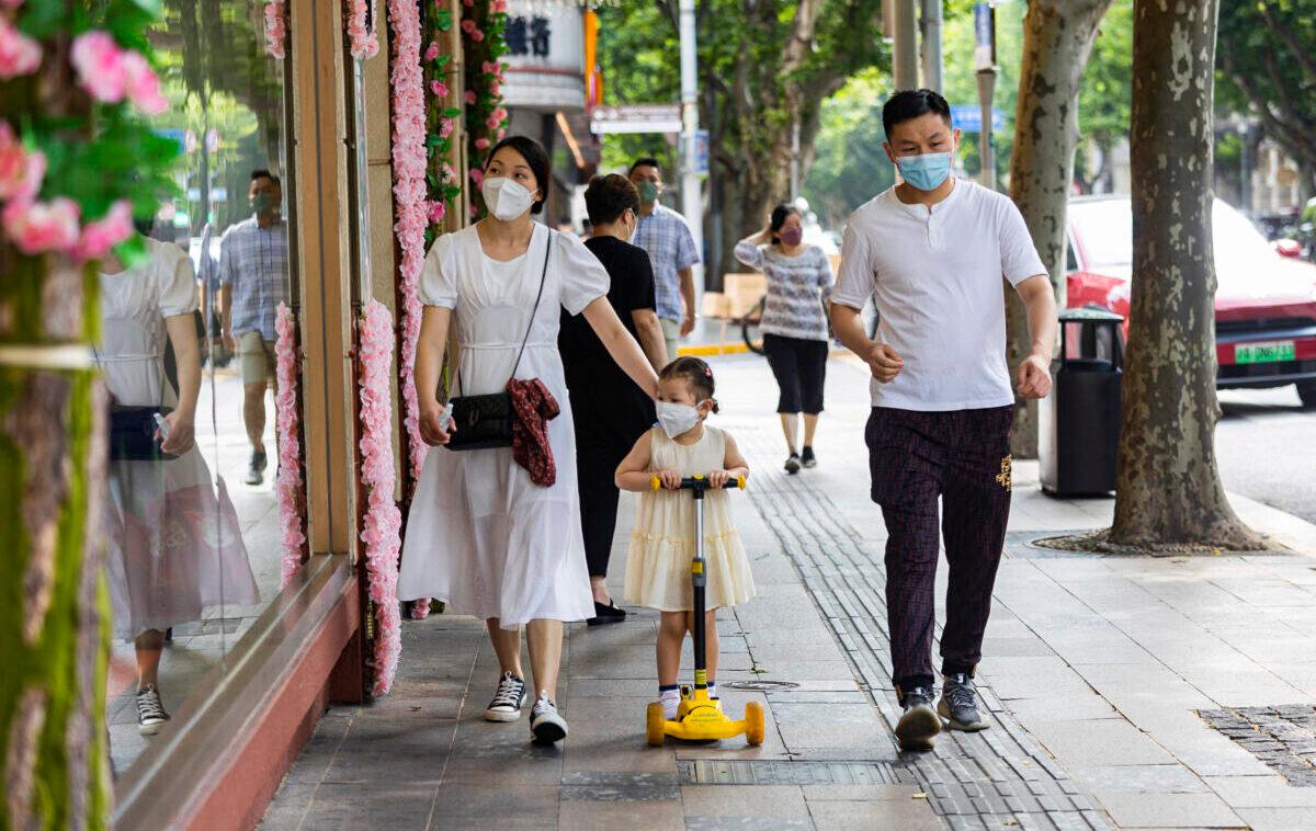 Shanghai Lifts Lockdown After 9 Weeks, but Residents Remain Cautious