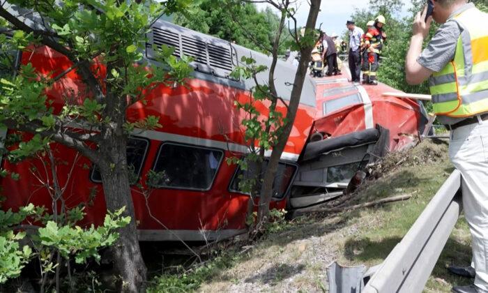 4 Killed, 30 Injured After Train Derails in Southern Germany: Police
