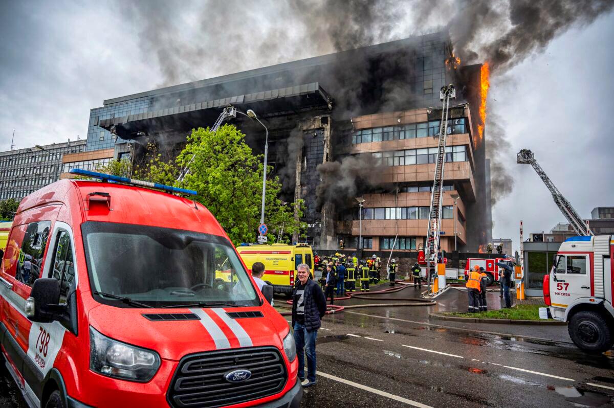 Massive Fire at Moscow Business Center Sends 4 to Hospital