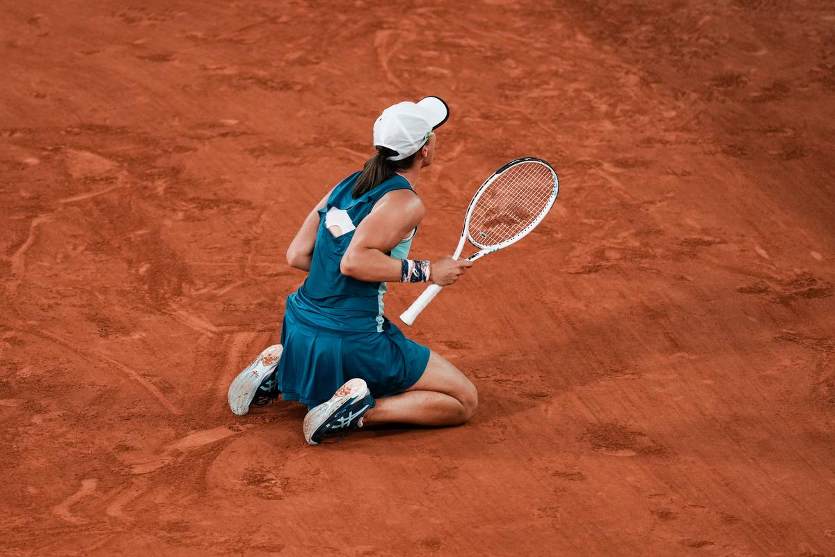 Swiatek Beats Gauff 6–1, 6–3 for 2nd French Open Title