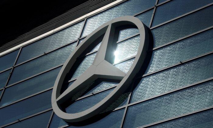 Putin Approves Sale of Mercedes-Benz Russian Finance Arm