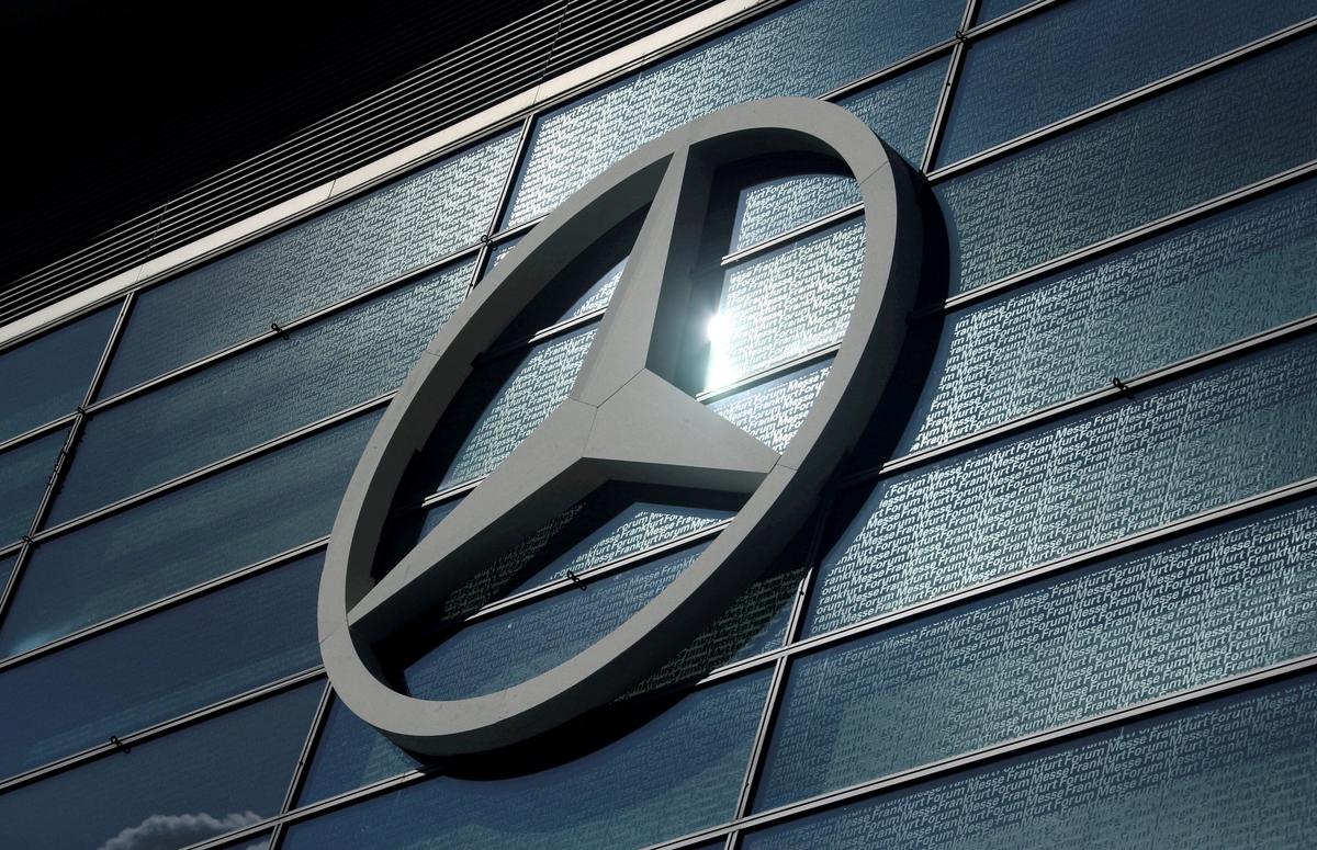 Mercedes to Recall About 1 Million Older Models Worldwide