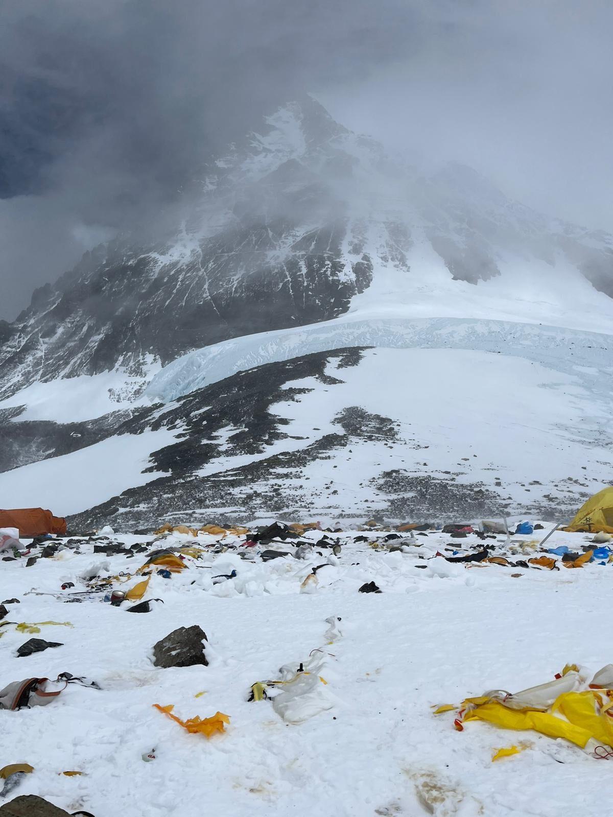 The weather turns bad on the way to the summit of Mount Everest. (Courtesy of Wong Yim Leung)
