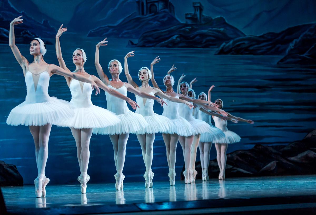 Scene from the 2019 "Swan Lake" at the Odessa Opera Theater in Ukraine. (A_Lesik/Shutterstock)