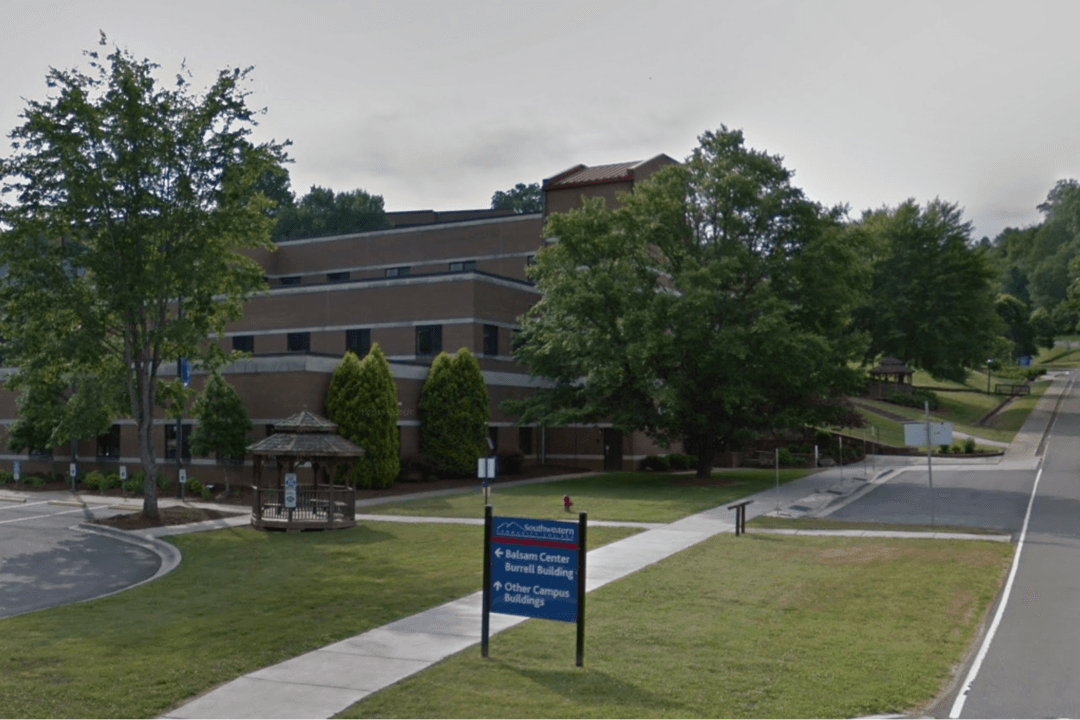 North Carolina College Lifts Lockdown; Police Search for Felon Wearing Body Armor
