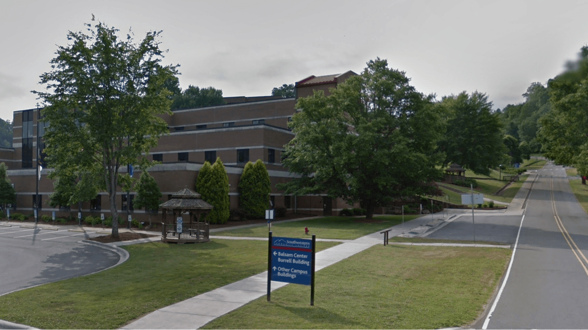 North Carolina College Lifts Lockdown; Police Search for Felon Wearing Body Armor