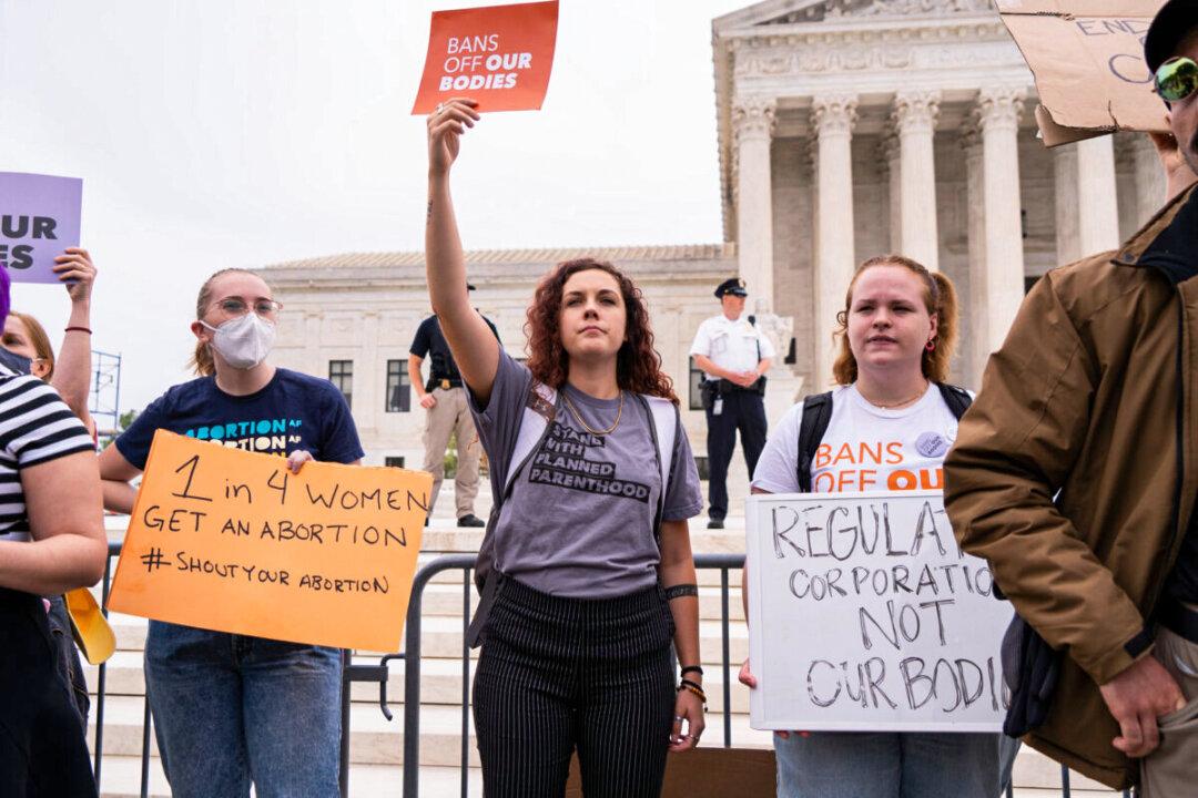 EXCLUSIVE: Activists Plan to Block Entrances and ‘Shut Down’ Supreme Court to Prevent Expected Roe v. Wade Ruling