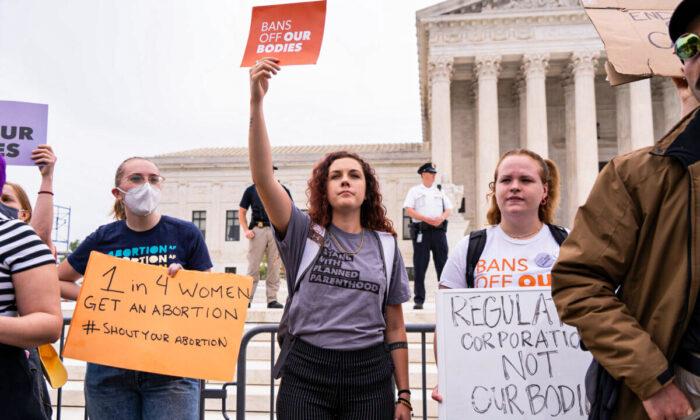 EXCLUSIVE: Activists Plan to Block Entrances and ‘Shut Down’ Supreme Court to Prevent Expected Roe v. Wade Ruling