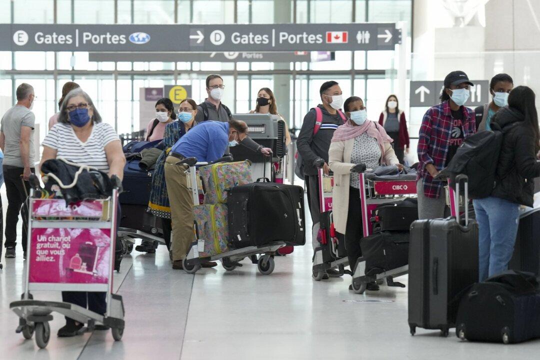 Federal Ministers Say They’re Working on Measures to End Delays at Airports