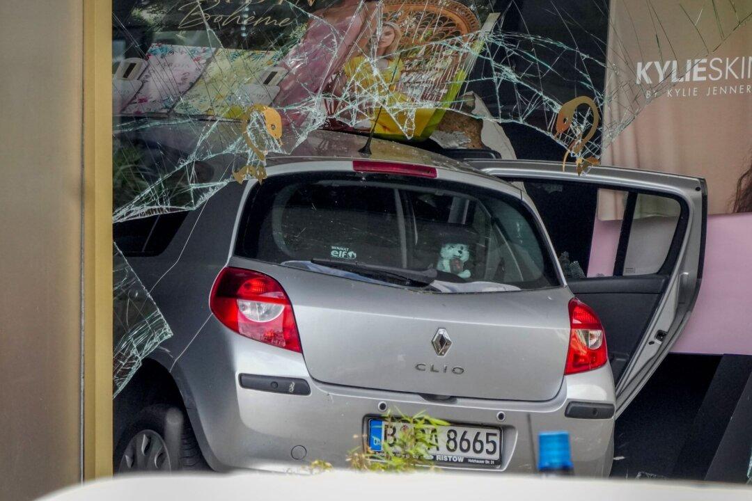 1 Dead, 8 Injured After Driver Hits Pedestrians in Berlin