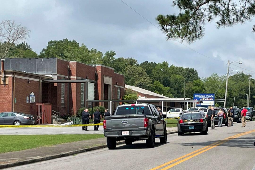 Police Fatally Shoot Person Trying to Enter Alabama School