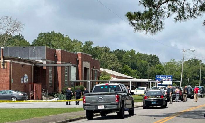Police Fatally Shoot Person Trying to Enter Alabama School