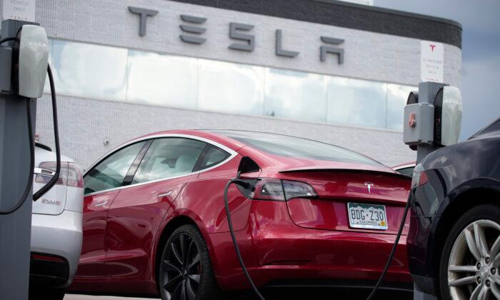 Teslas With Autopilot a Step Closer to Recall After Wrecks