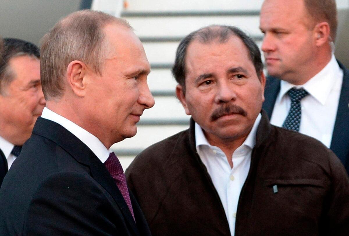 Nicaragua's President Daniel Ortega (R) and Russian President Vladimir Putin (L) attend a welcome ceremony at an airport in Managua, Nicaragua, on July 11, 2014. (Alexei Nikolsky, Presidential Press Service/AP Photo)