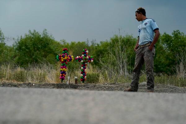  A man pays his respects at the site where officials found dozens of people dead in a semitrailer containing suspected illegal immigrants in San Antonio, Texas, on June 28, 2022. (Eric Gay/AP Photo)