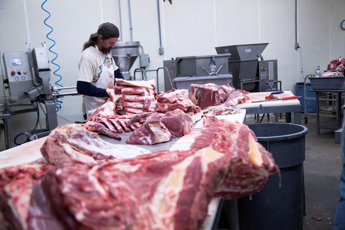 5th-Generation Cattle Rancher Aims to Build Biggest US Beef Plant