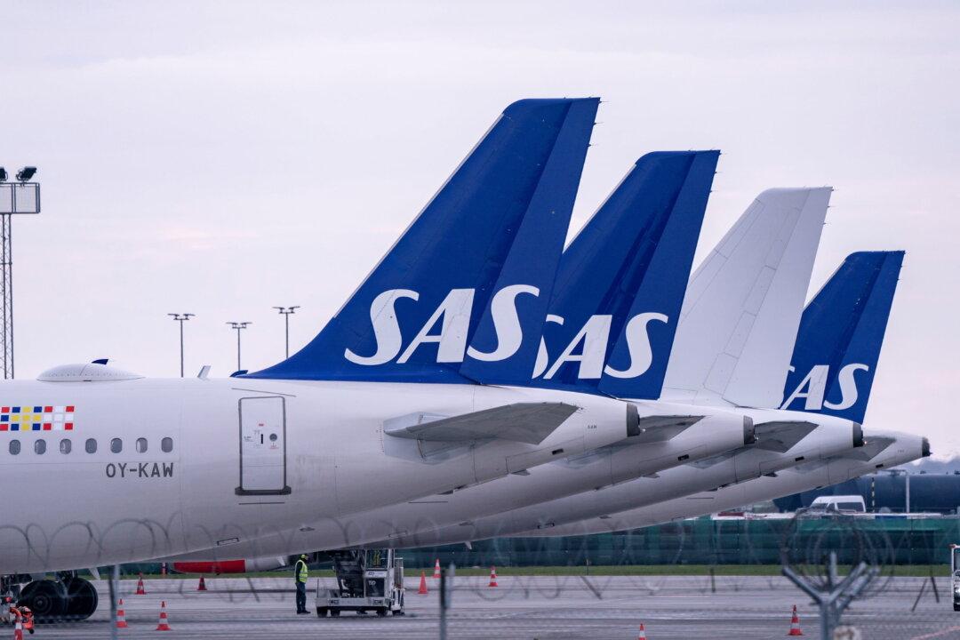 Airline SAS Shares Hit Record Low as Sweden Says No to More Cash