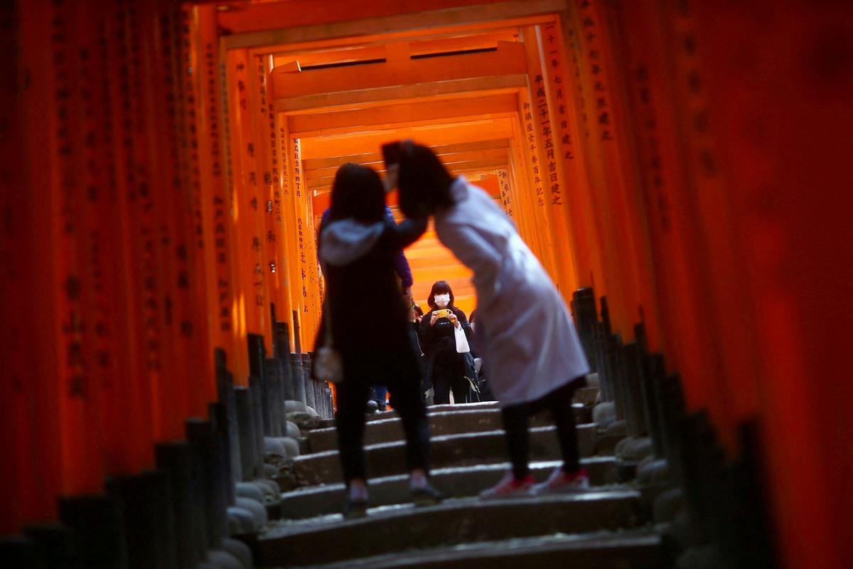 Japan to Open to Tourists After 2 Years but Only With Masks, Insurance, Guides