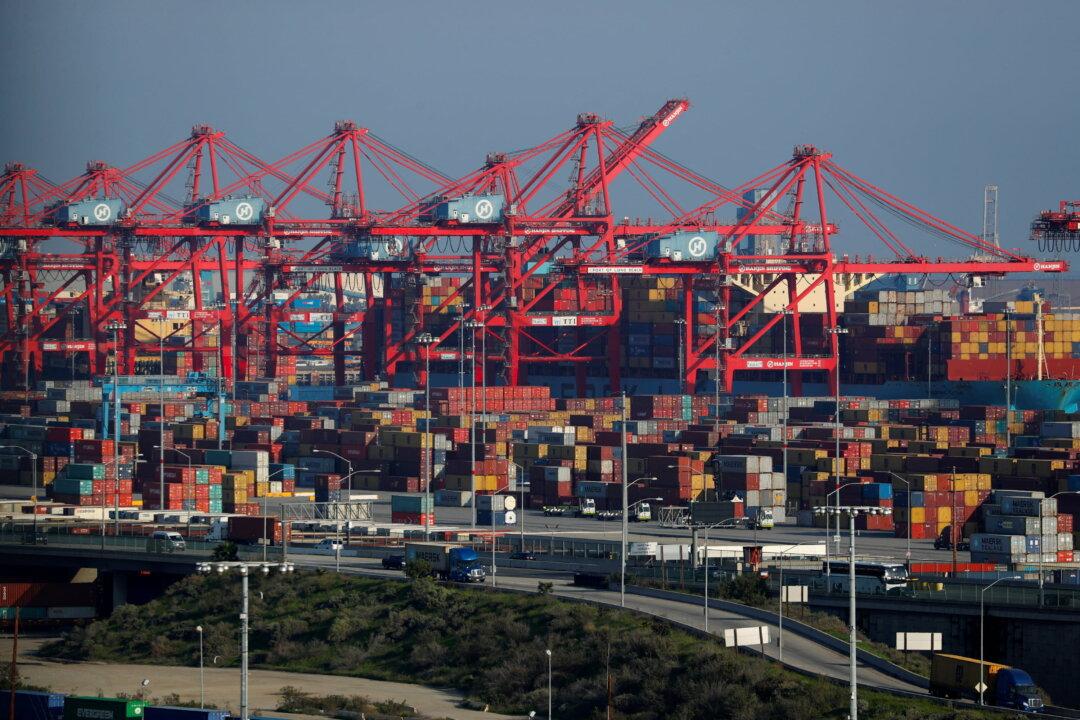 US Trade Deficit Narrows Sharply as Exports Hit Record High