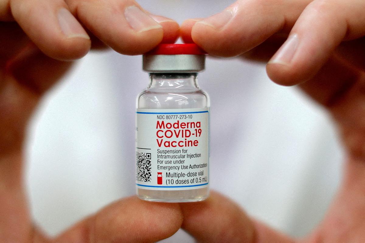 Moderna and Regulatory Agencies Caught Leaving Out Bivalent Vaccine Data, Physicians Skeptical of Timing