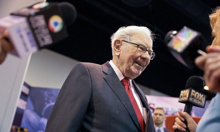 Warren Buffett Charity Lunch Fetches Record Winning Bid of $19 Million