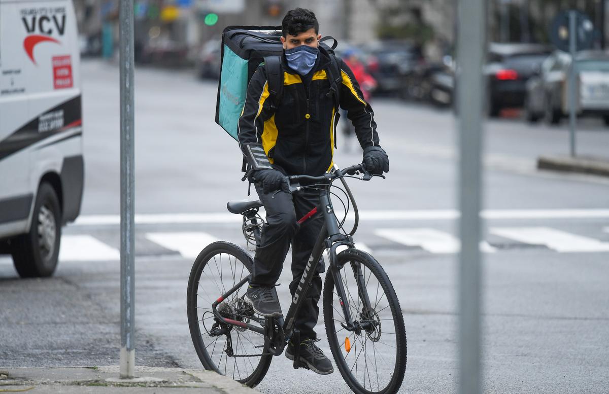 European Food Delivery Firms Face Forecast Cuts as Inflation Surges, Says JP Morgan